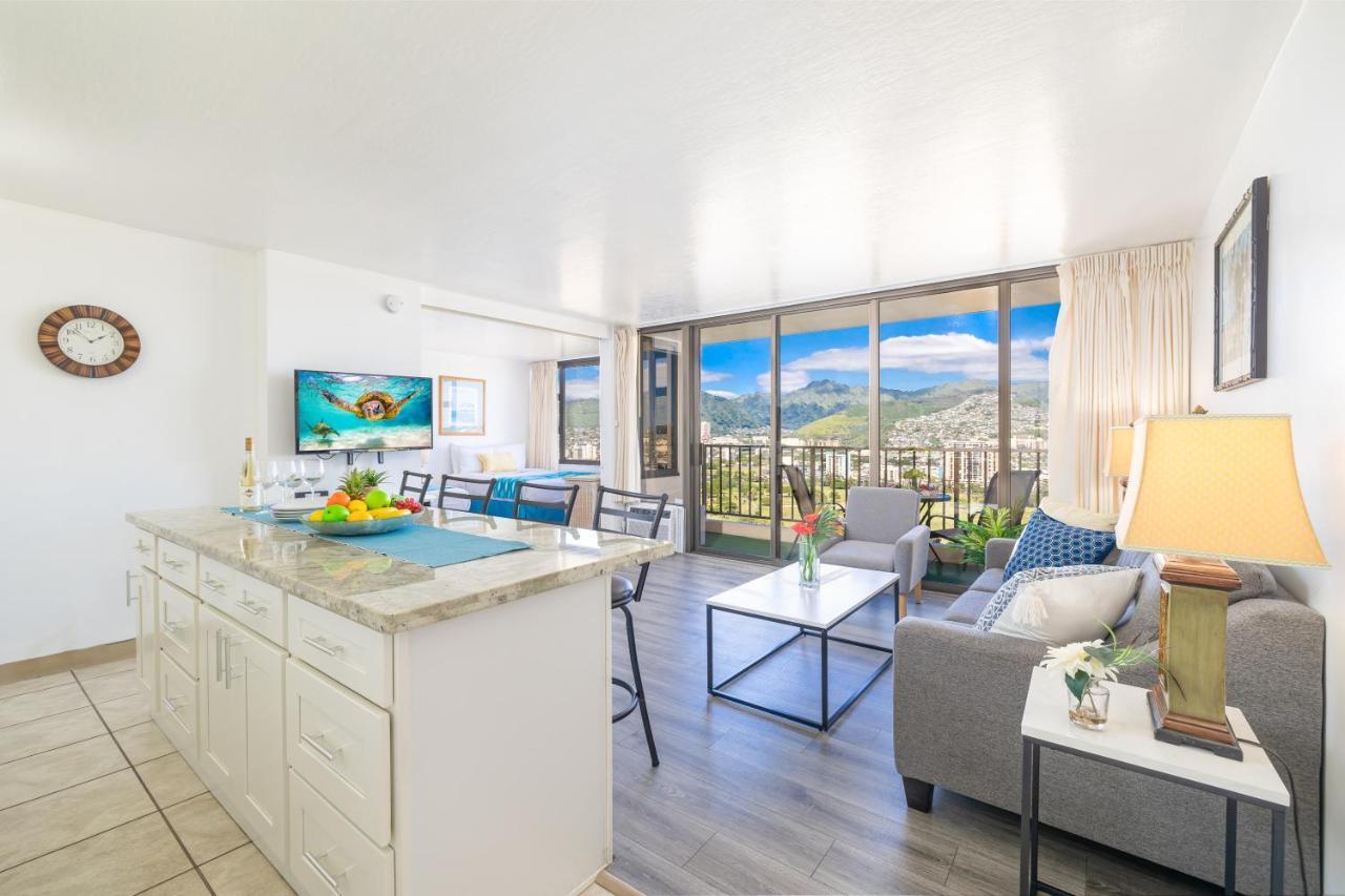 Waikiki Escapade Mountain Views Condo, Steps To Beach With Parking Perk 호놀룰루 외부 사진