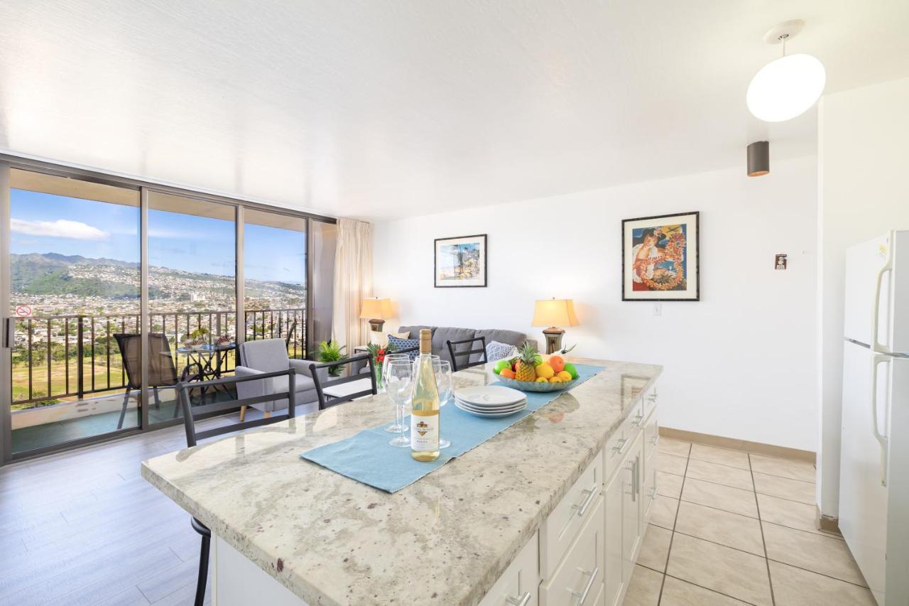 Waikiki Escapade Mountain Views Condo, Steps To Beach With Parking Perk 호놀룰루 외부 사진