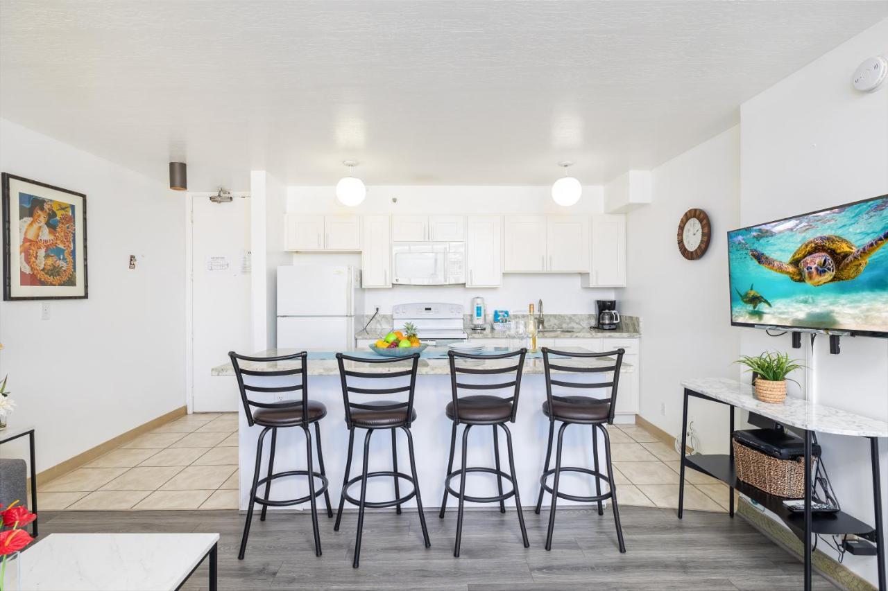 Waikiki Escapade Mountain Views Condo, Steps To Beach With Parking Perk 호놀룰루 외부 사진