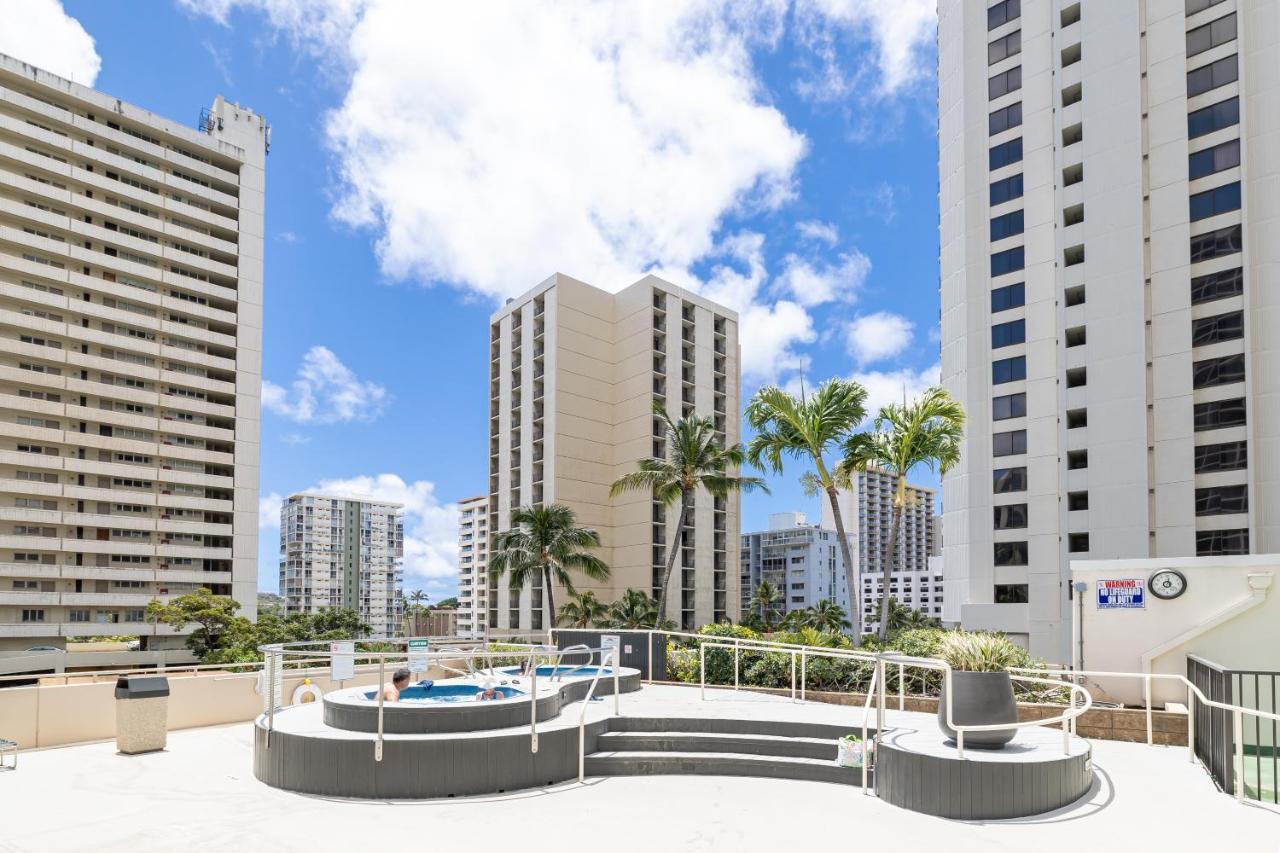 Waikiki Escapade Mountain Views Condo, Steps To Beach With Parking Perk 호놀룰루 외부 사진